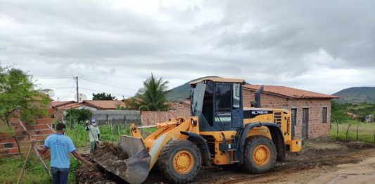 Prefeitura da Santa Terezinha promoveu multirão de limpeza no Distrito do Rio Seco