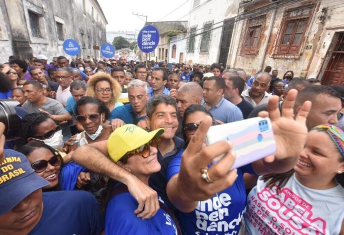 ACM-Neto-durante-cortejo-do-2-de-Julho-em-Salvador-Divulgacao-900x615