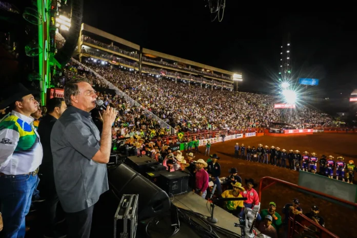 Bolsonaro-durante-a-Festa-do-Peão-em-Barreto-1024x683