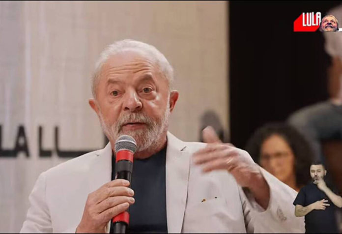 lula-em-live-da-campanha_reproducao-900x615