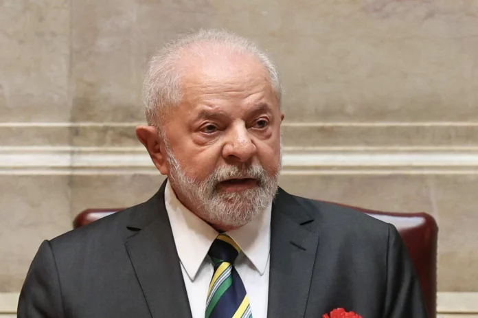 Lula-durante-discurso-no-Parlamento-português-e1682429297171-1024x681