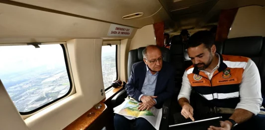 Sem Lula, Geraldo Alckmin vista municípios afetados por ciclone no RS