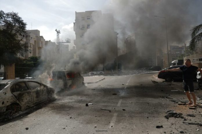 Hamás lanza más de 5.000 cohetes y secuestra cuerpos de soldados israelíes en Gaza