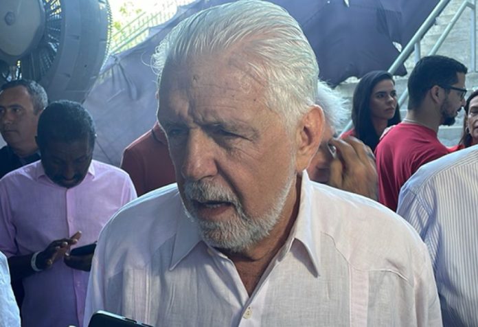 jaques-wagner_flavio-sande_politica-livre-900x615
