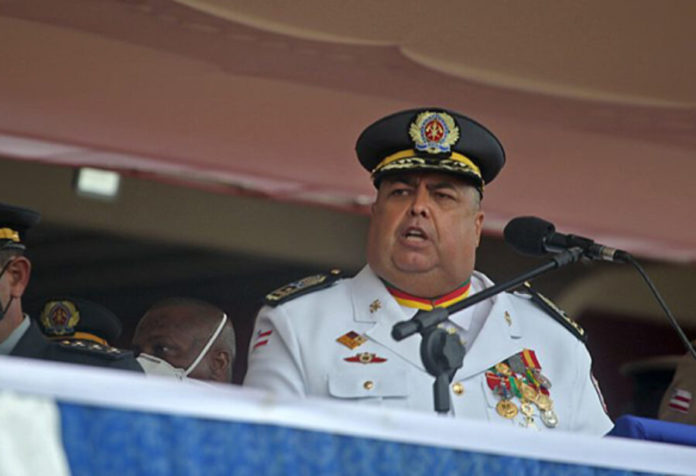 adson-marchesini_carol-garcia_govba-900x615