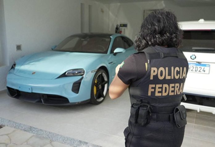 carros-de-luxo-apreendidos-pela-pf-em-casa-de-envolvido-no-caso-do-inss_reproducao-pf-900x615