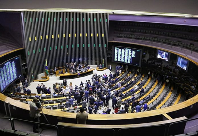 plenario-da-camara_kayo-magalhaes_camara-dos-deputados-900x615