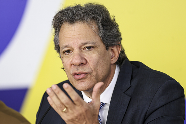 Brasília (DF), 12/03/2026 - O ministro da Fazenda, Fernando Haddad, durante entrevista coletiva sobre medidas para reduzir o impacto da oscilação do preço internacional do petróleo sobre o diesel no Brasil. Foto: Marcelo Camargo/Agência Brasil