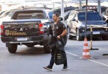 Polícia Federal faz operação contra grupo suspeito de desviar R$ 45 milhões de clientes da Caixa
